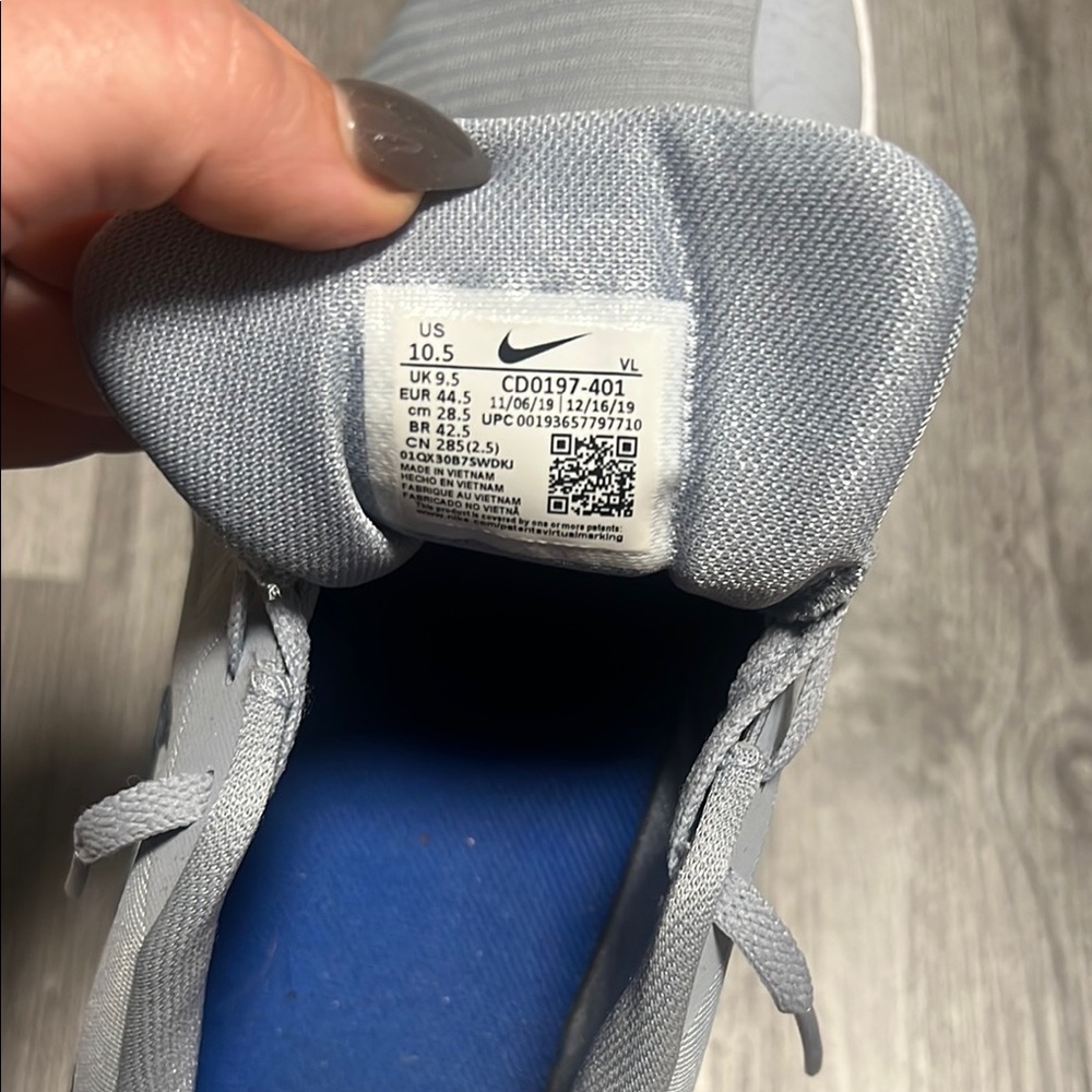 Men’s 10.5 Nike Gray and Blue Athletic Shoes with Cushioned Support - Picture 8 of 9